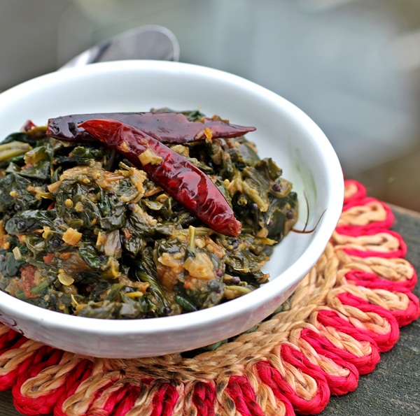 Mouri Phoron diye Shaag - Spinach Sauteed with Fennel Seeds